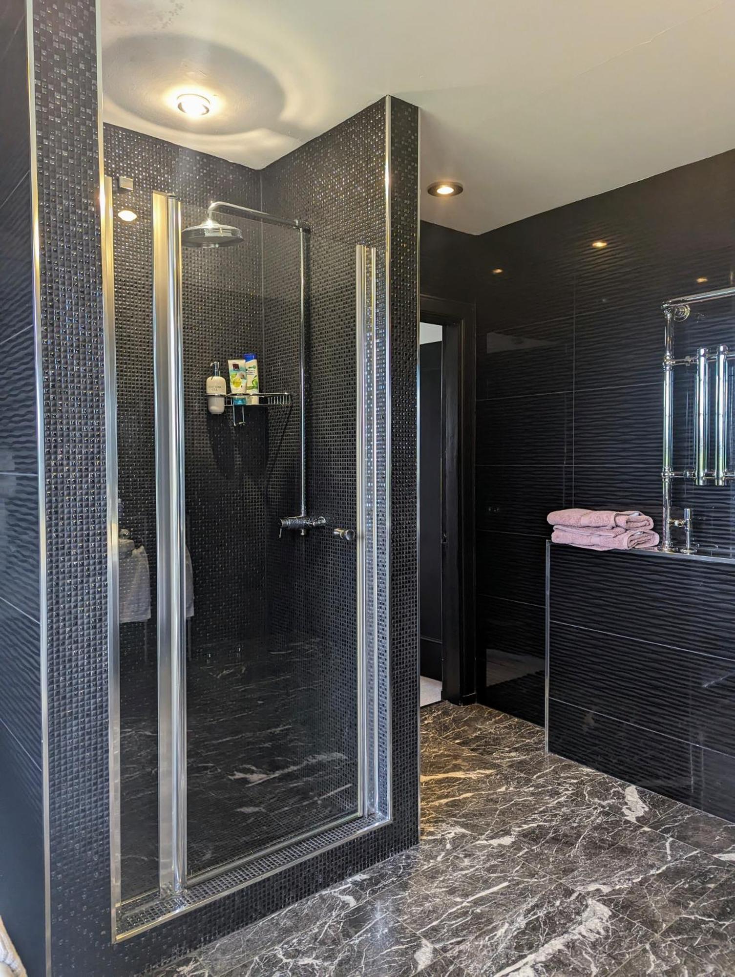 Finn Village - Loch Lomond Villa B&B - Black Room With Jacuzzi-Style Bath กลาสโกว์ ภายนอก รูปภาพ