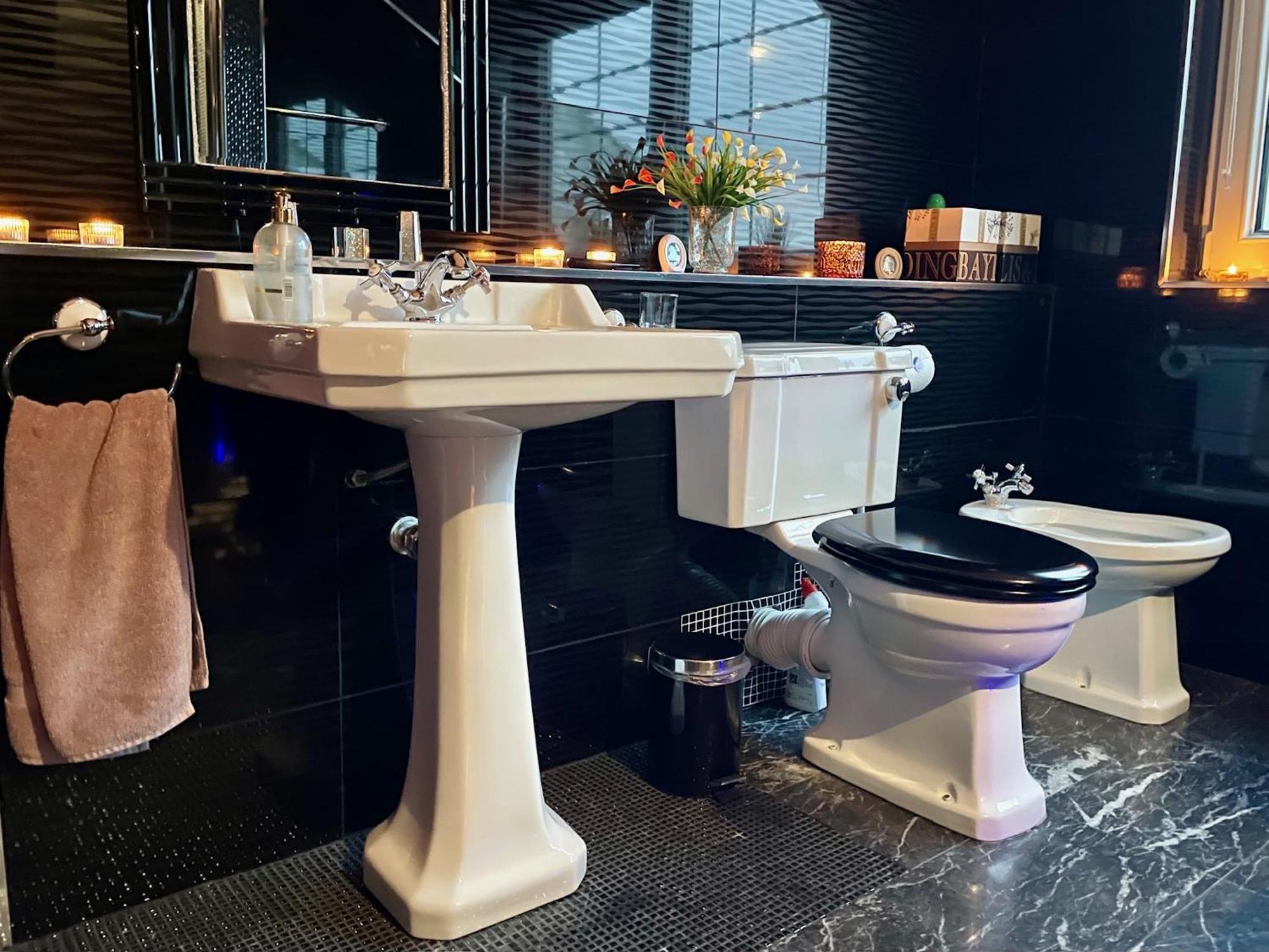 Finn Village - Loch Lomond Villa B&B - Black Room With Jacuzzi-Style Bath กลาสโกว์ ภายนอก รูปภาพ